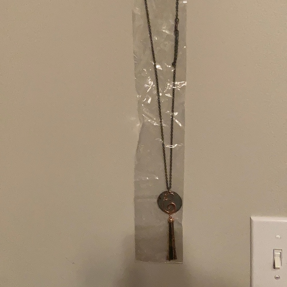 NECKLACE LETTER C